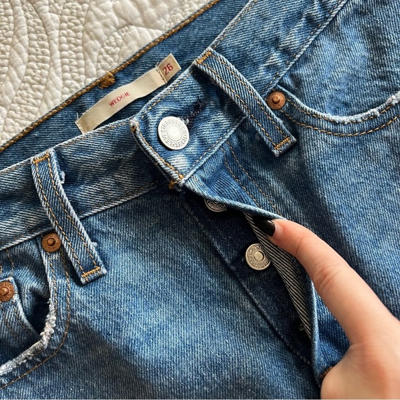 Levi's - Premium - Wedgie Icon Fit Ankle Jeans - Athens Asleep - Medium Wash - Picture 5 of 12